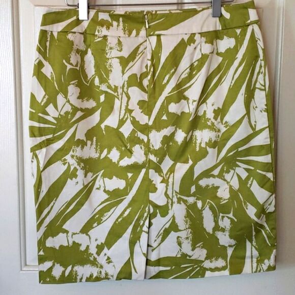 NEW YORK & COMPANY Tropical Skirt Chartreuse Green White Palm Leaves - Picture 2 of 8